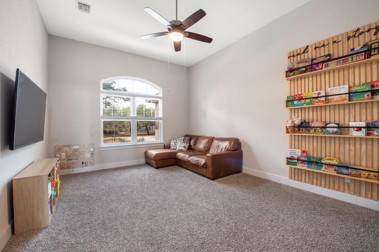 2341 Airport Dr, Leander, TX 78641