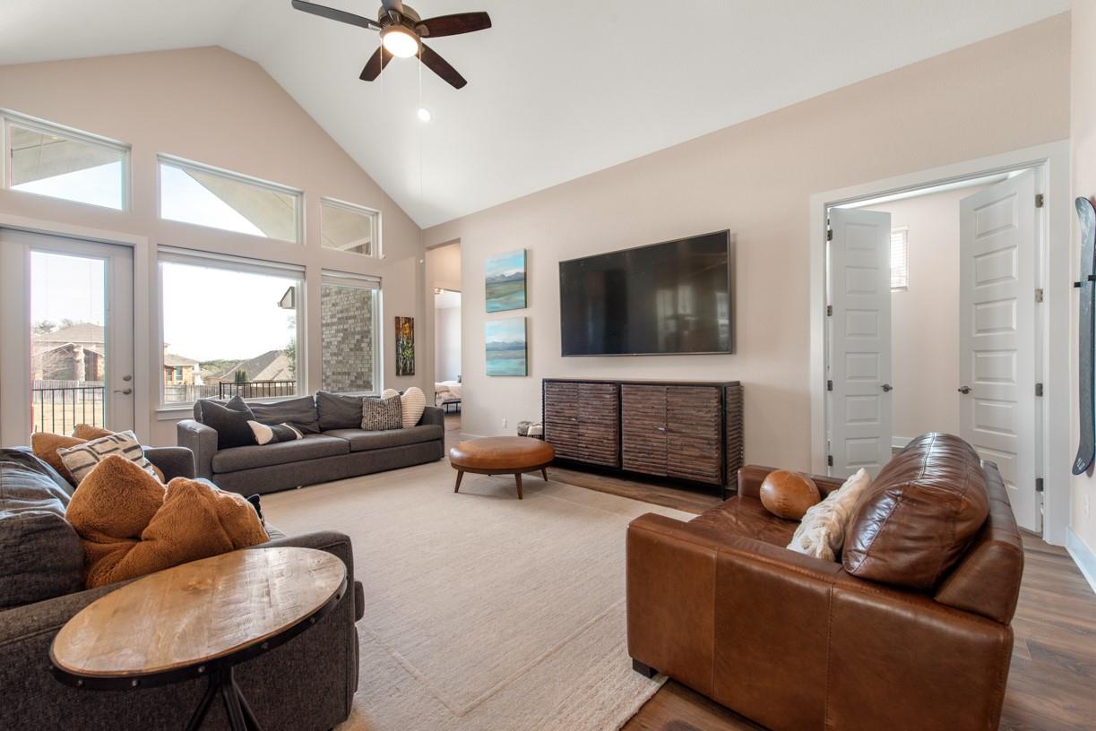 2341 Airport Dr, Leander, TX 78641