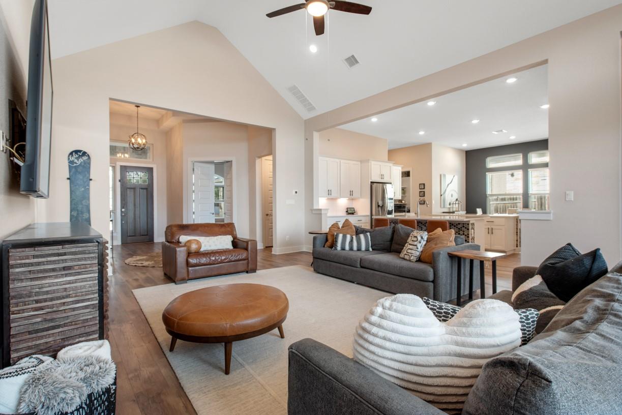 2341 Airport Dr, Leander, TX 78641