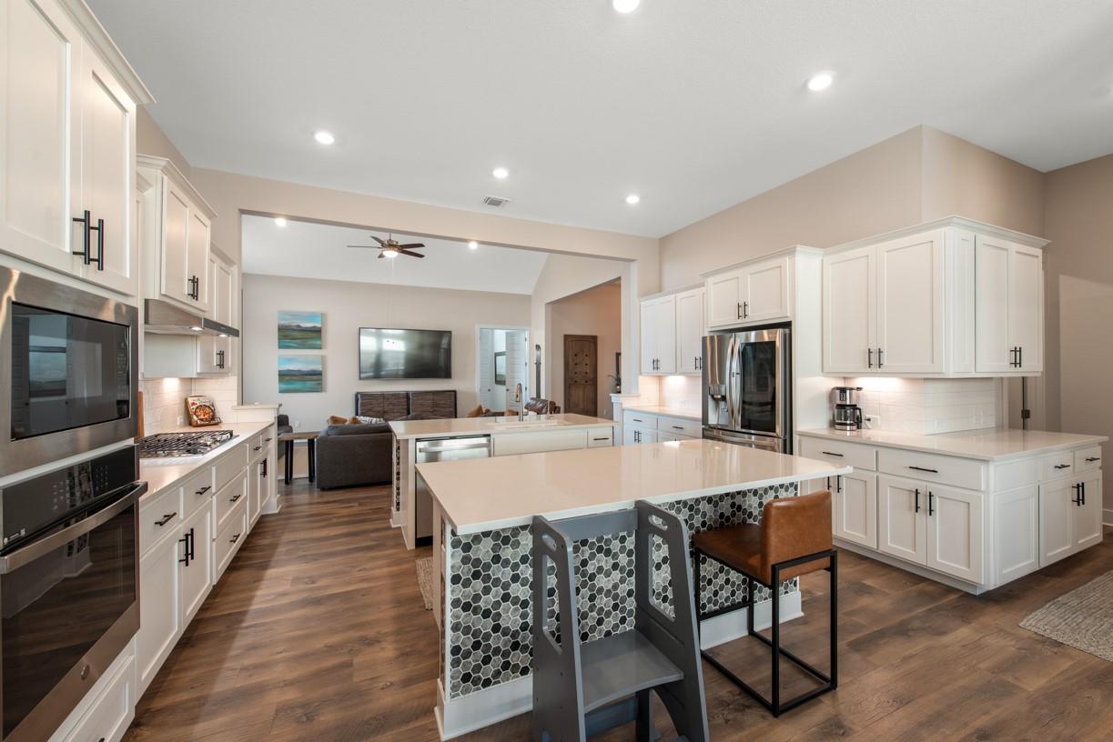 2341 Airport Dr, Leander, TX 78641