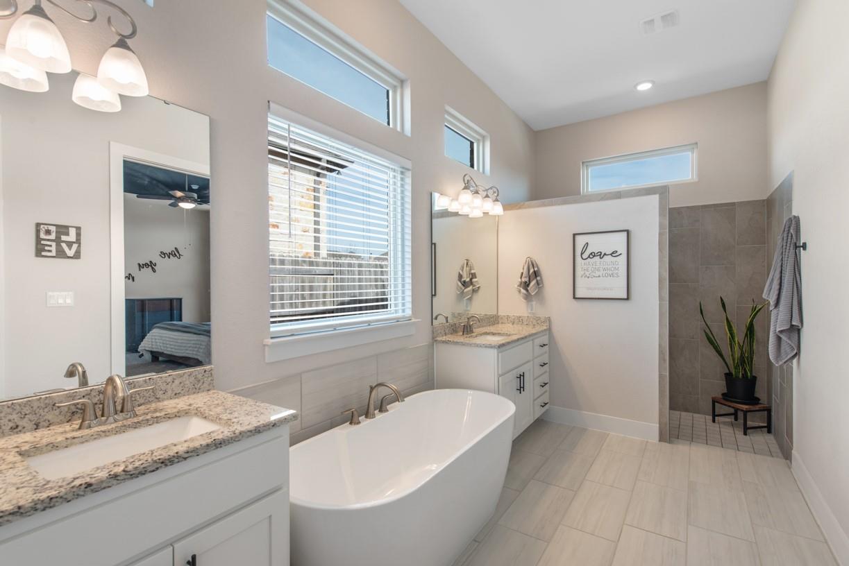 2341 Airport Dr, Leander, TX 78641