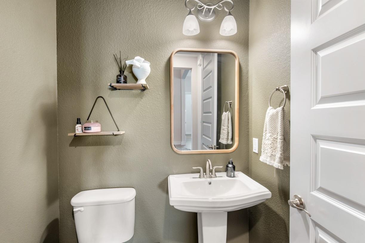 2341 Airport Dr, Leander, TX 78641