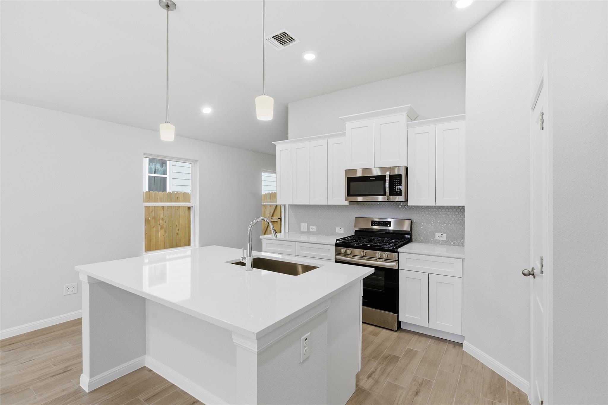 105 Boulder Ridge Trl, Liberty Hill, TX 78642