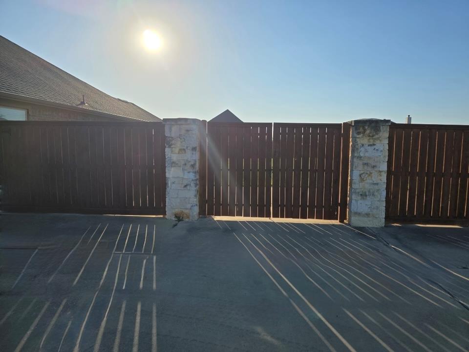 285 Chisholm Trl, Bastrop, TX 78602