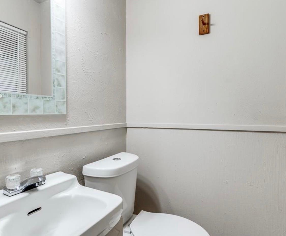 4744 Richard St, Forest Hill, TX 76119