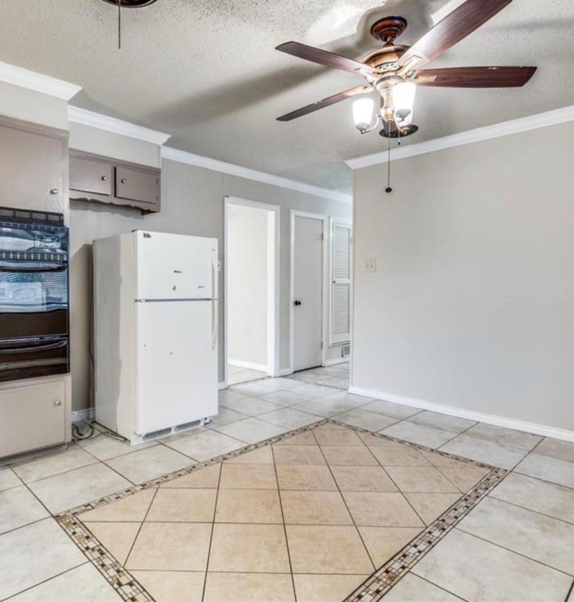 4744 Richard St, Forest Hill, TX 76119