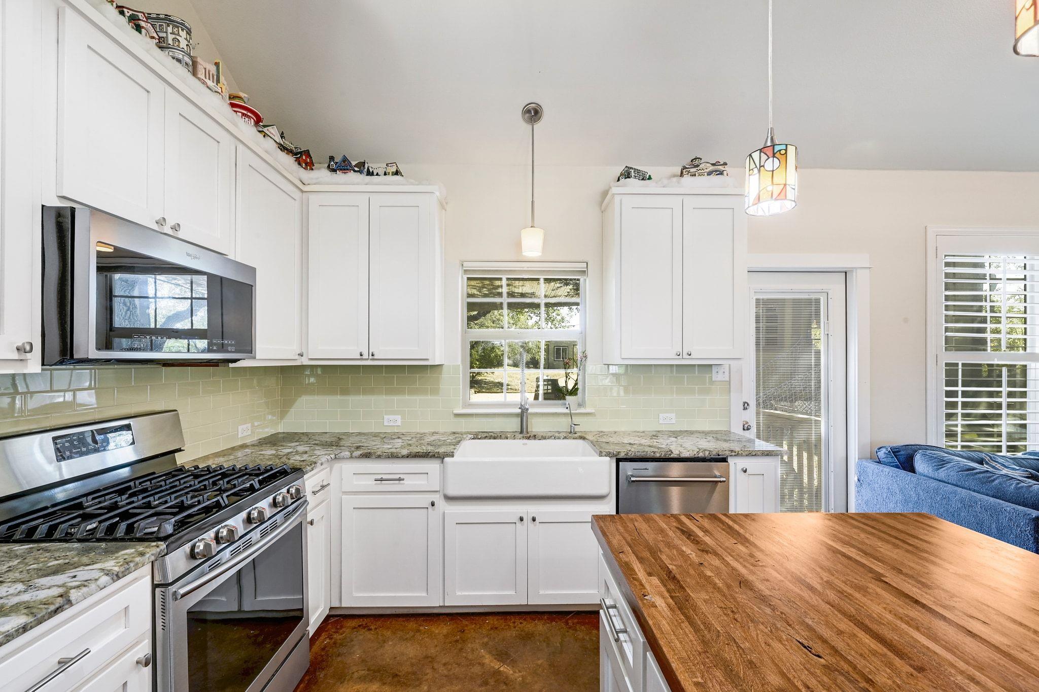 10105 Little Creek Cir, Dripping Springs, TX 78620