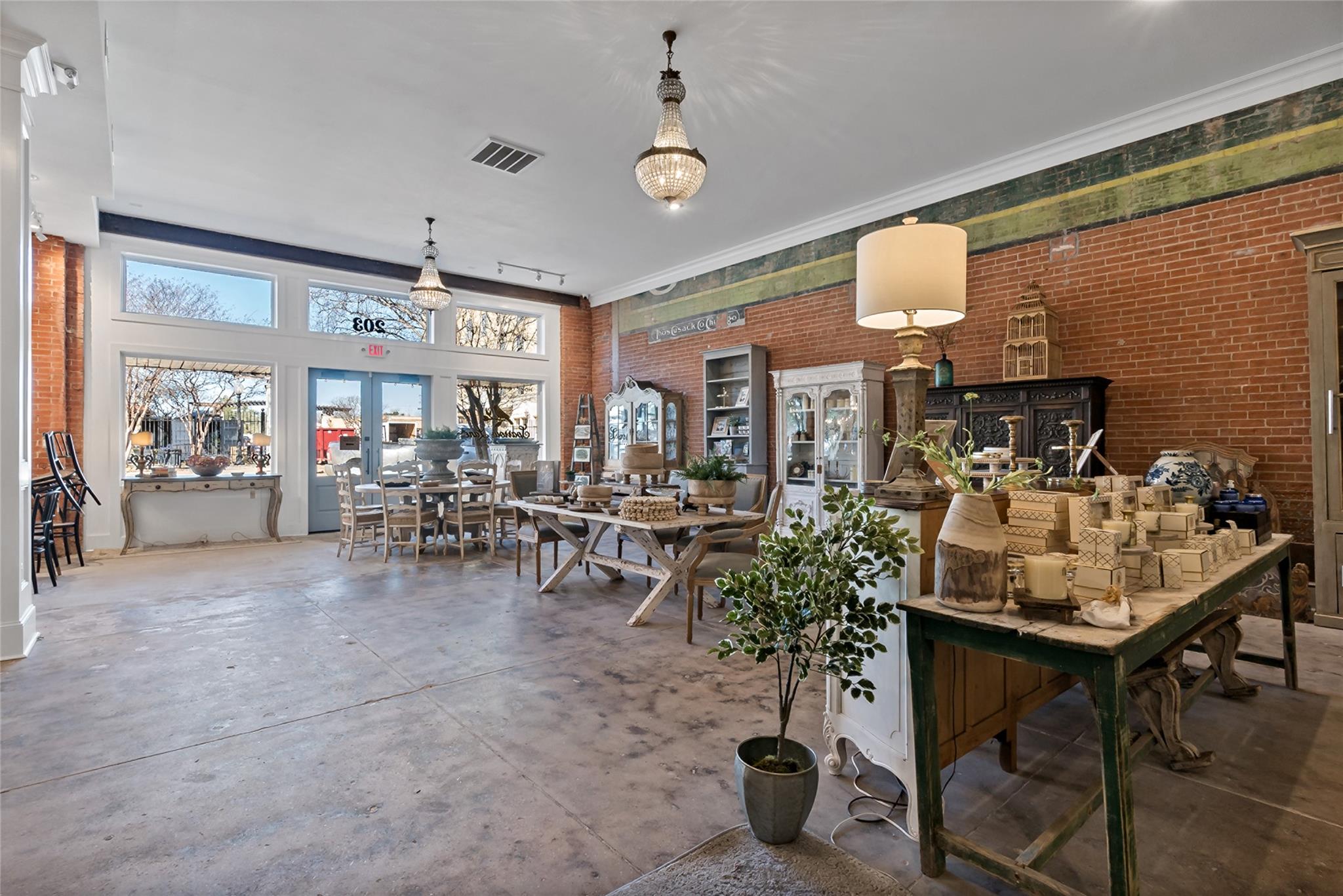 205 S Main St, Bryan, TX 77803