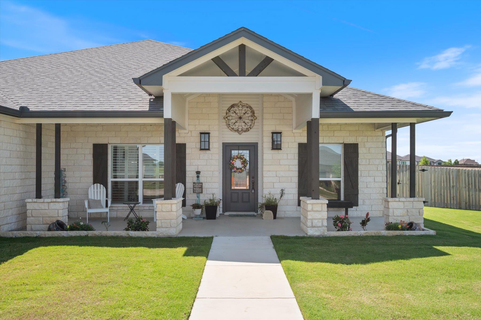 825 Niki Dr, Salado, TX 76571