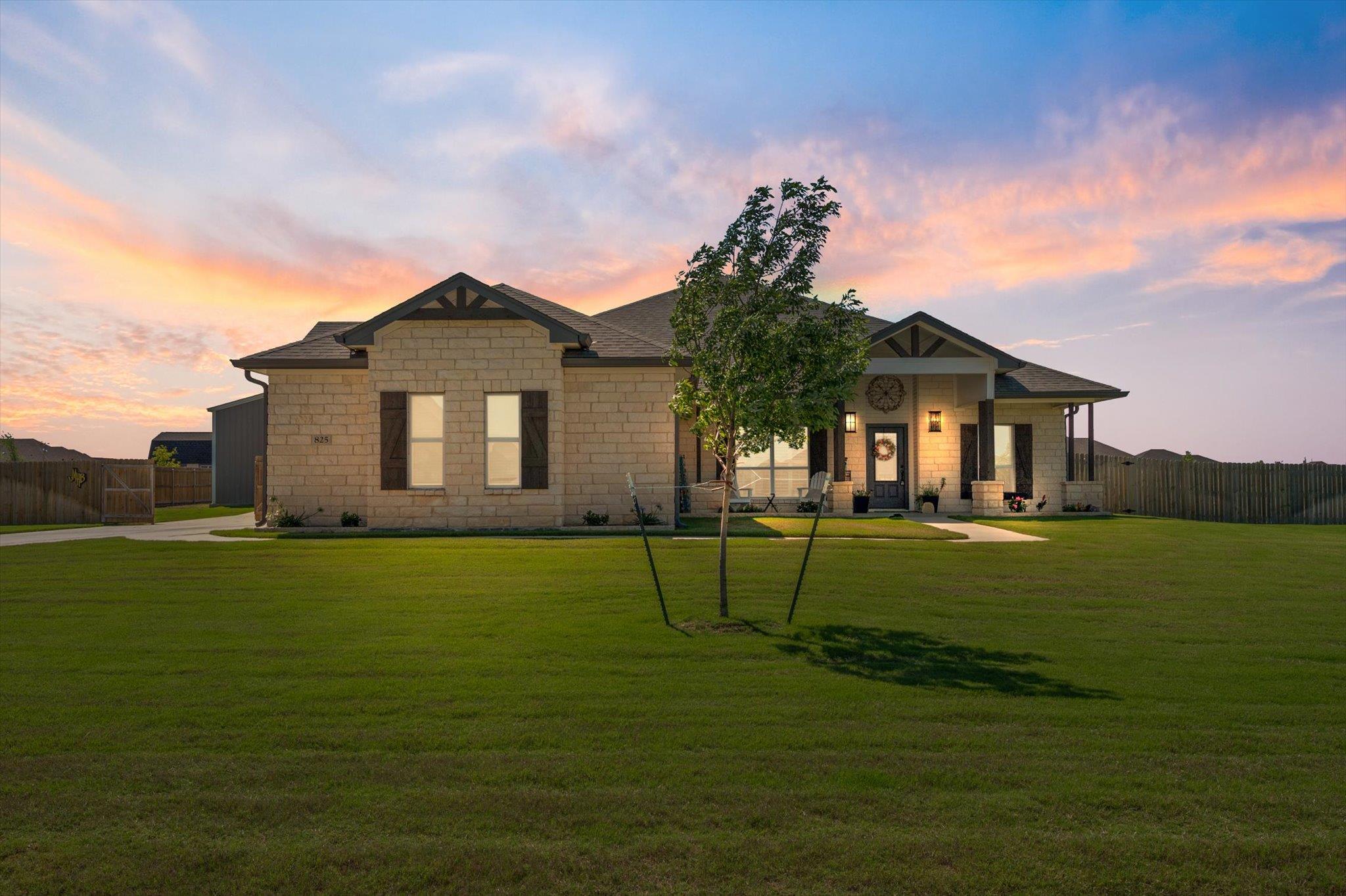 825 Niki Dr, Salado, TX 76571