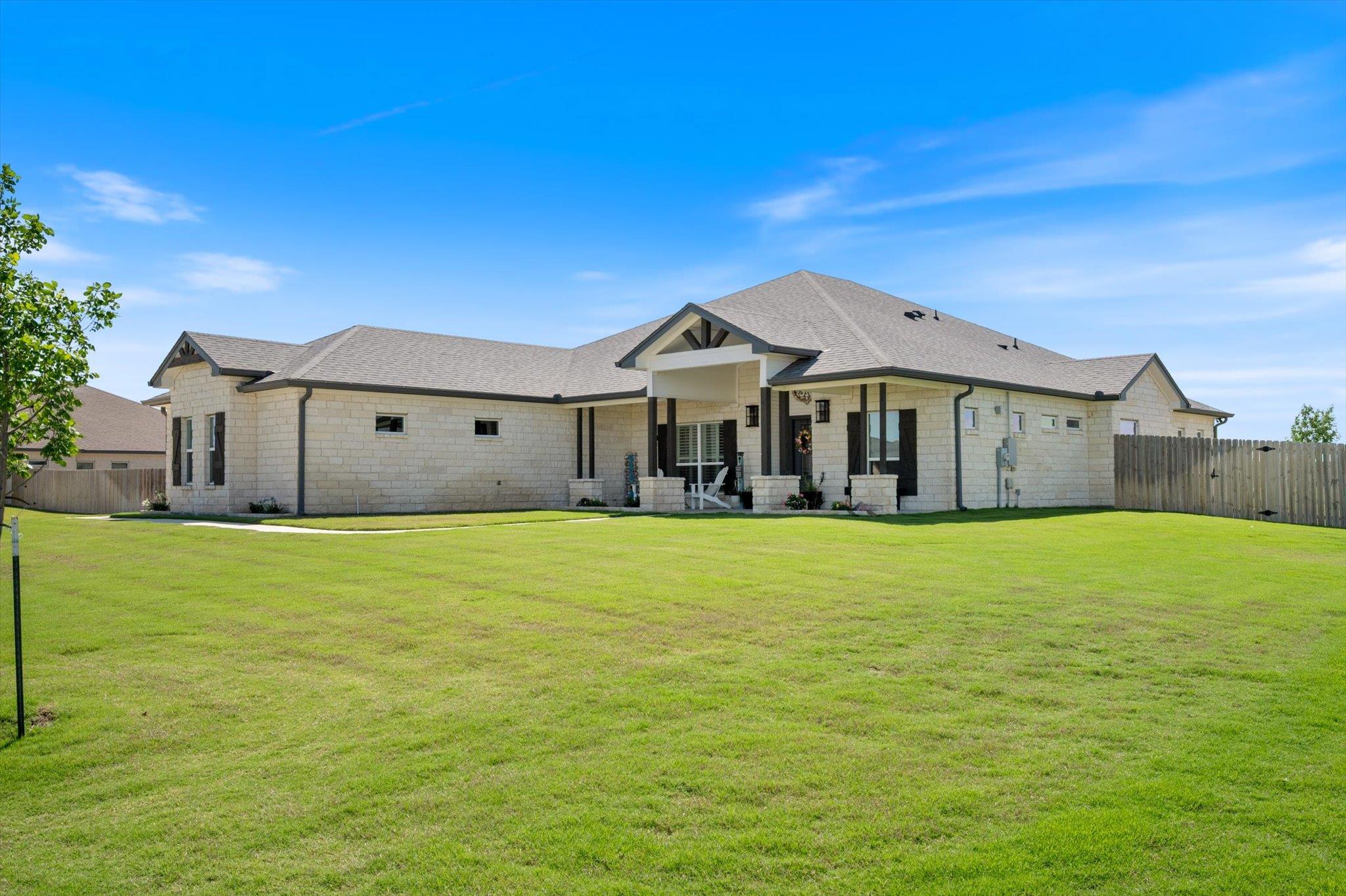 825 Niki Dr, Salado, TX 76571