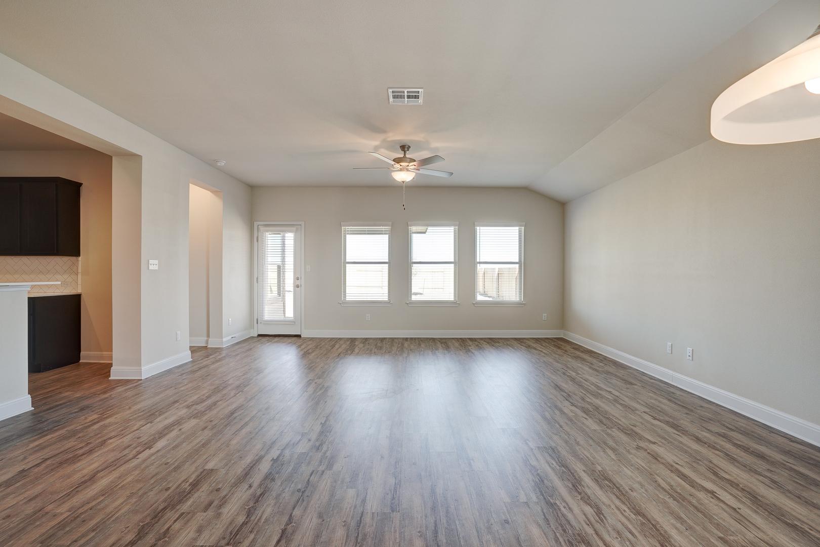 137 Goldfinch Dr, San Marcos, TX 78666