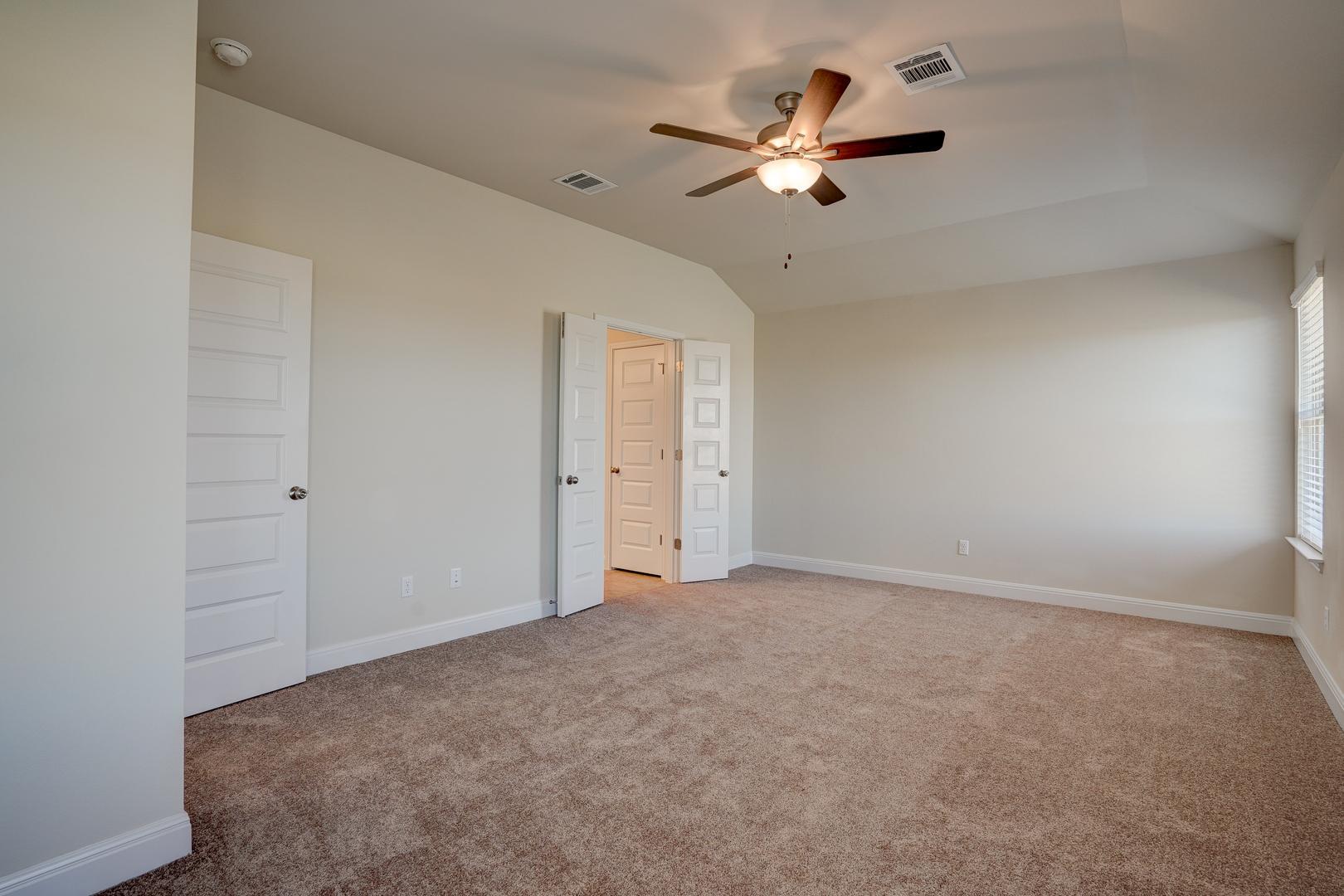 137 Goldfinch Dr, San Marcos, TX 78666