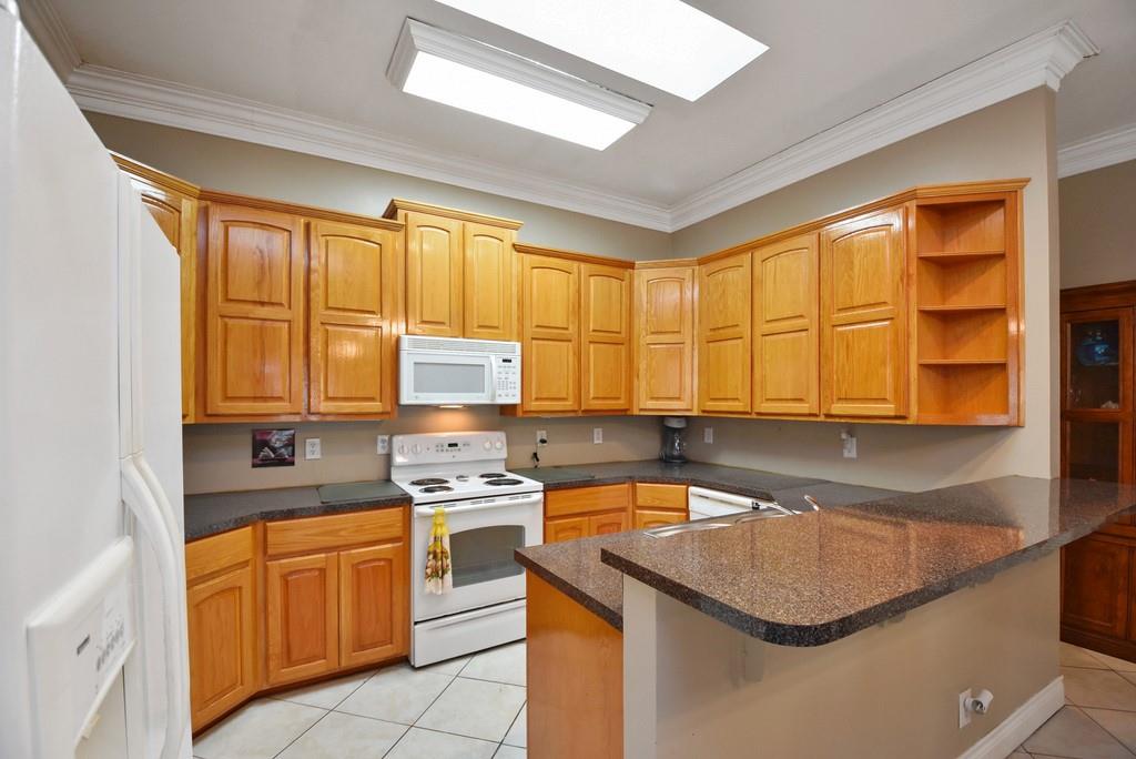 208 E 20th St, Cameron, TX 76520