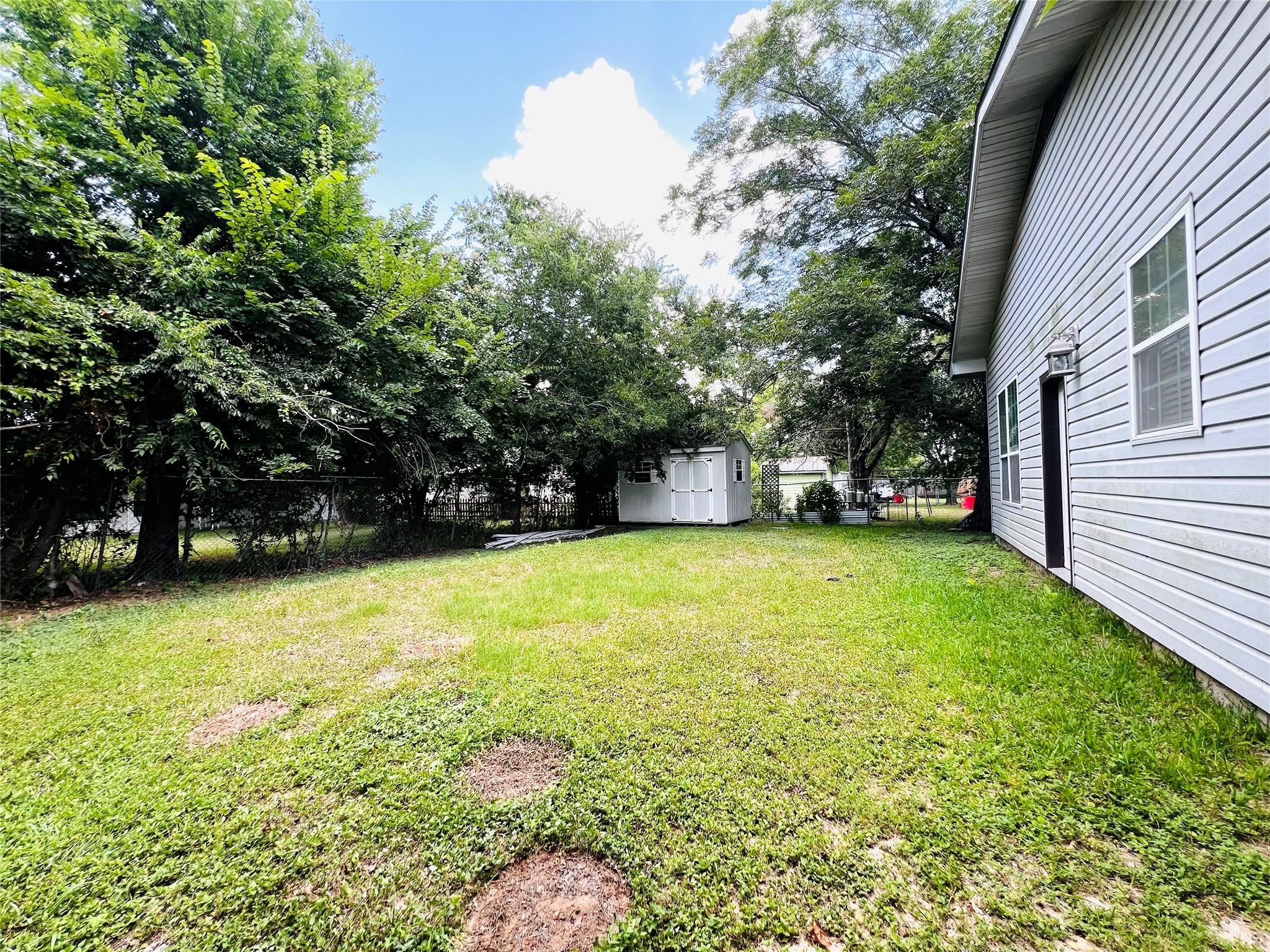 208 E 20th St, Cameron, TX 76520