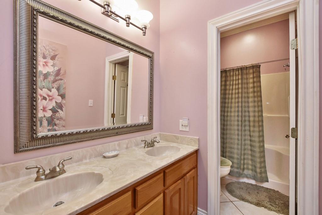 208 E 20th St, Cameron, TX 76520