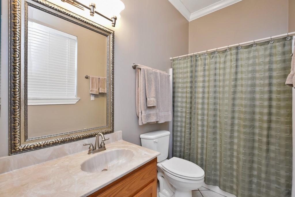 208 E 20th St, Cameron, TX 76520