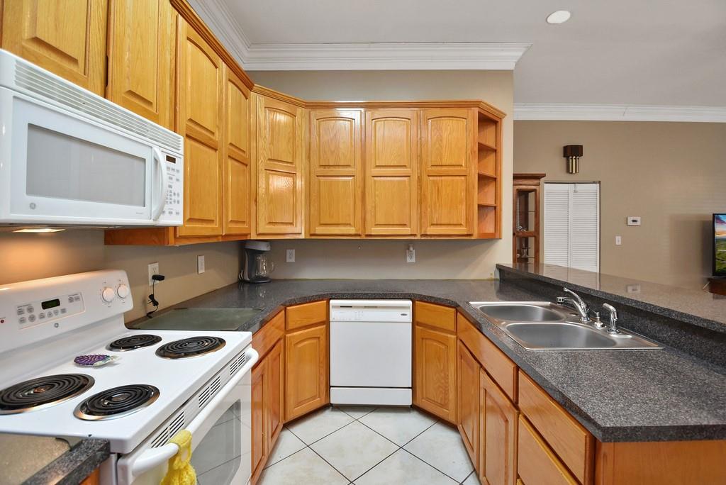 208 E 20th St, Cameron, TX 76520