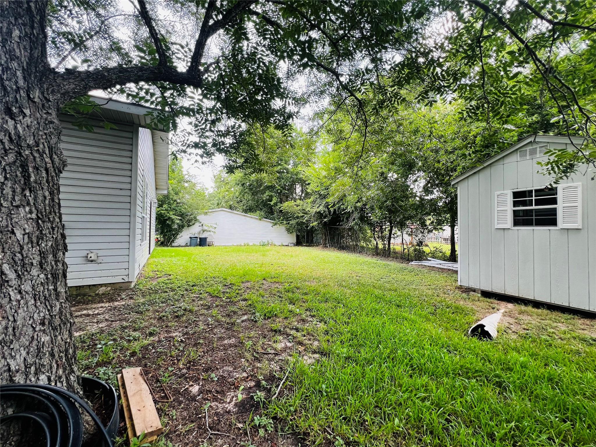 208 E 20th St, Cameron, TX 76520