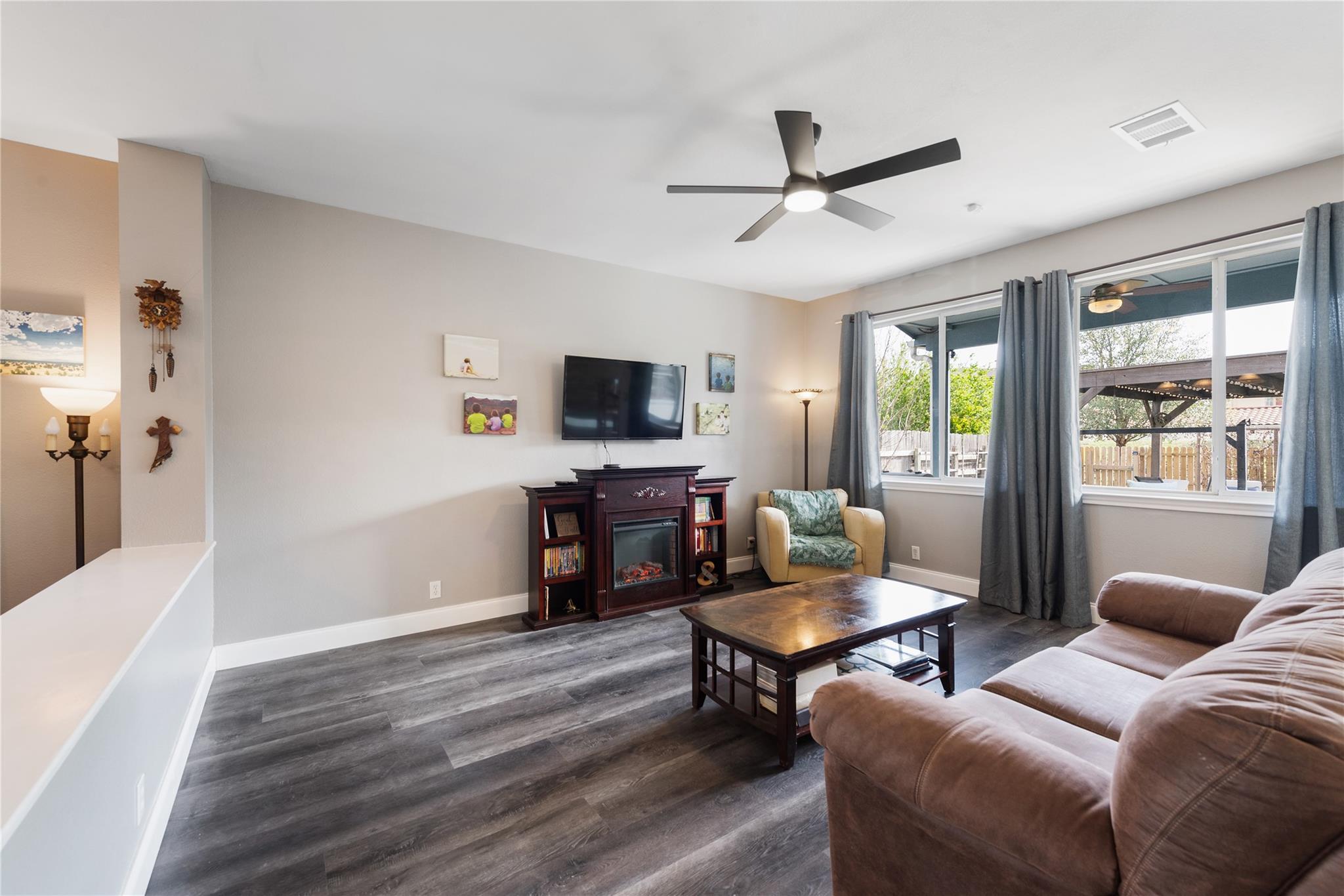 261 Tobin Dr, Buda, TX 78610