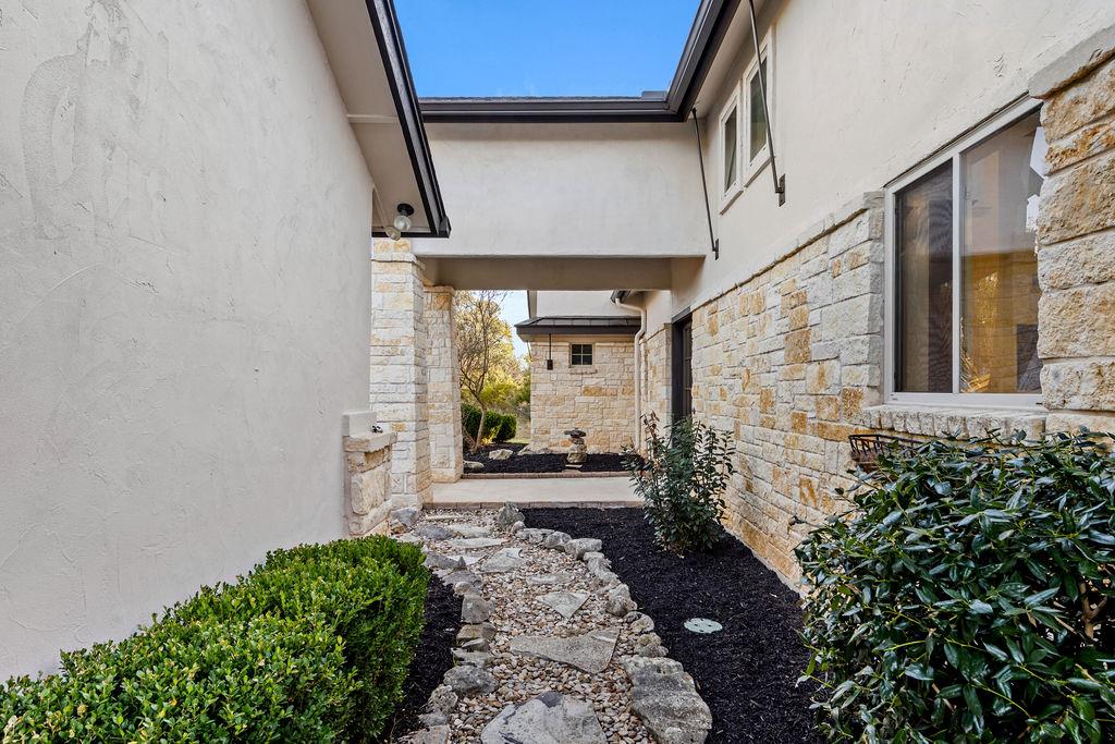 744 Canna Lily Cir, Driftwood, TX 78619