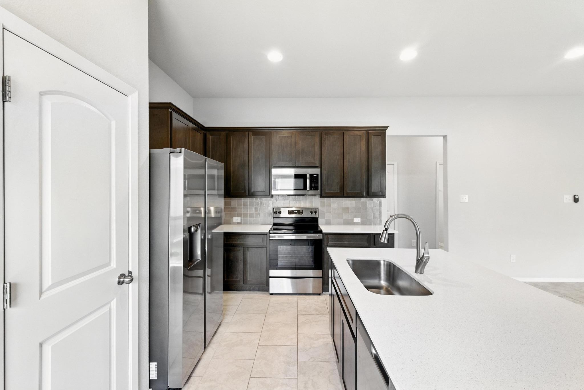 308 Black Opal Dr, Jarrell, TX 76537