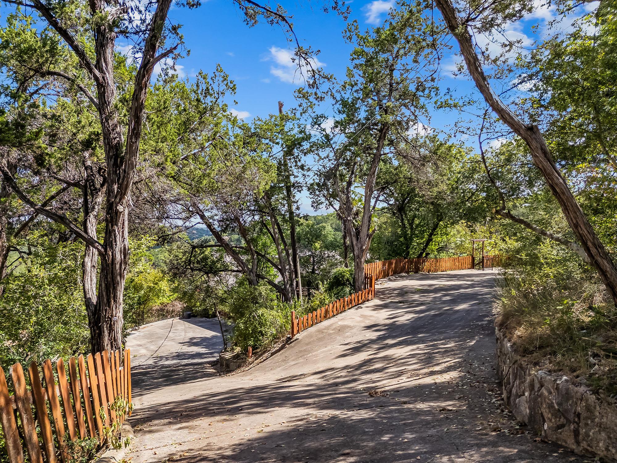 1302 Circle Ridge Dr, West Lake Hills, TX 78746