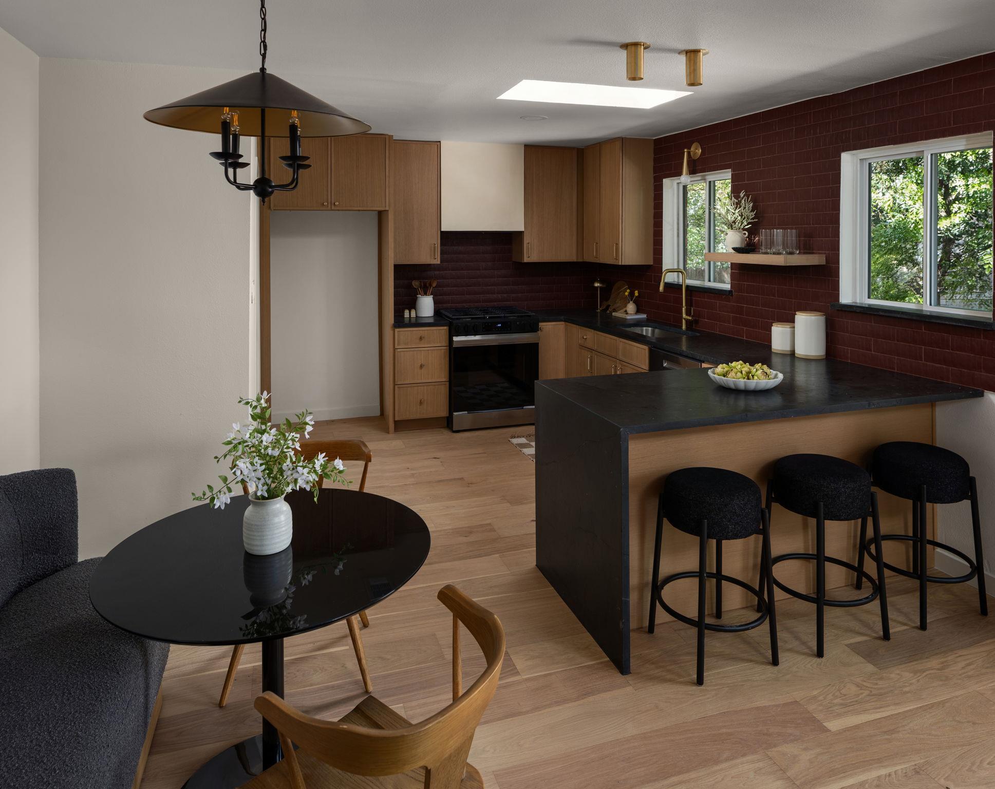 7602 Whispering Oaks Dr, Austin, TX 78745