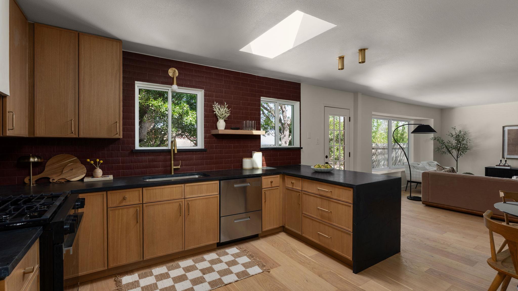 7602 Whispering Oaks Dr, Austin, TX 78745