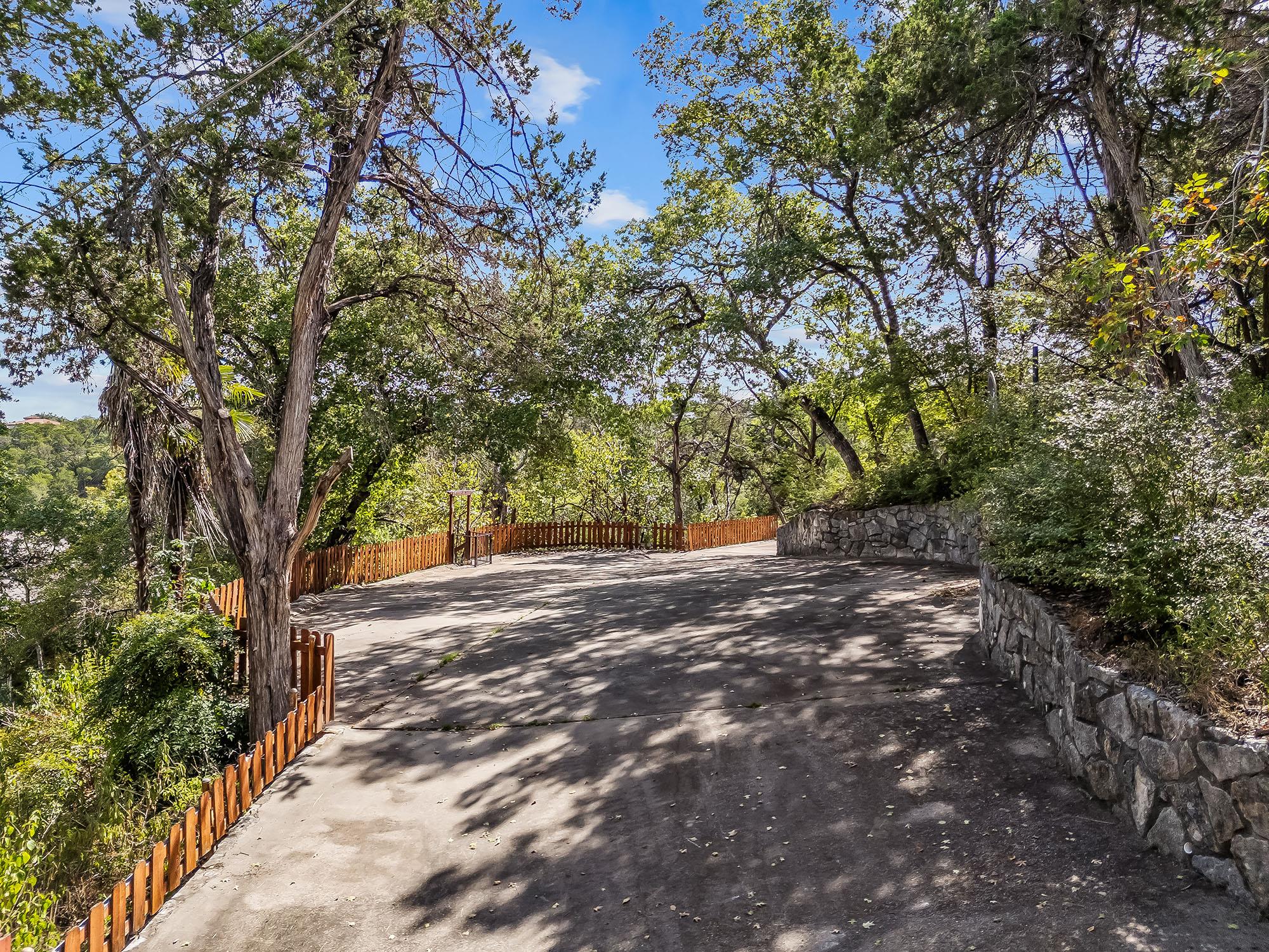 1302 Circle Ridge Dr, West Lake Hills, TX 78746