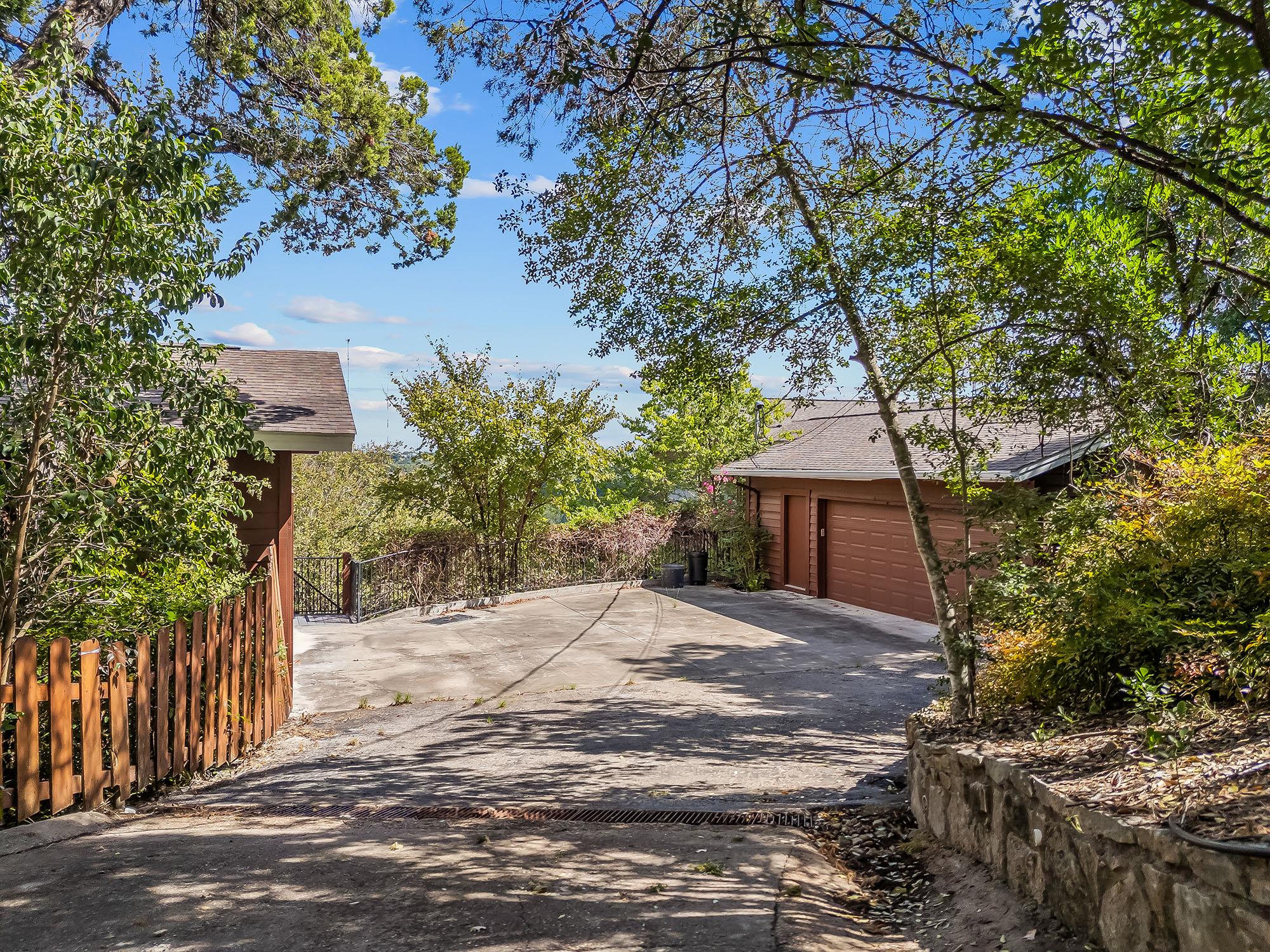 1302 Circle Ridge Dr, West Lake Hills, TX 78746