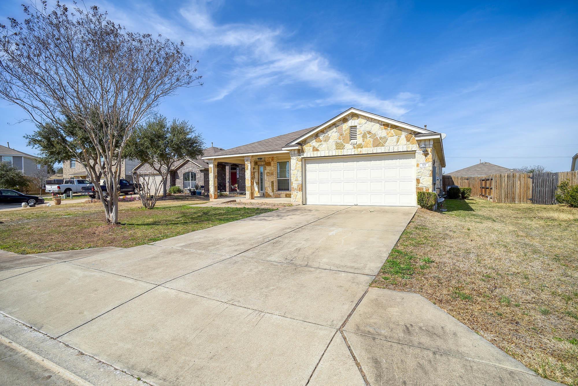 319 Wild Cat Dr, Bastrop, TX 78602