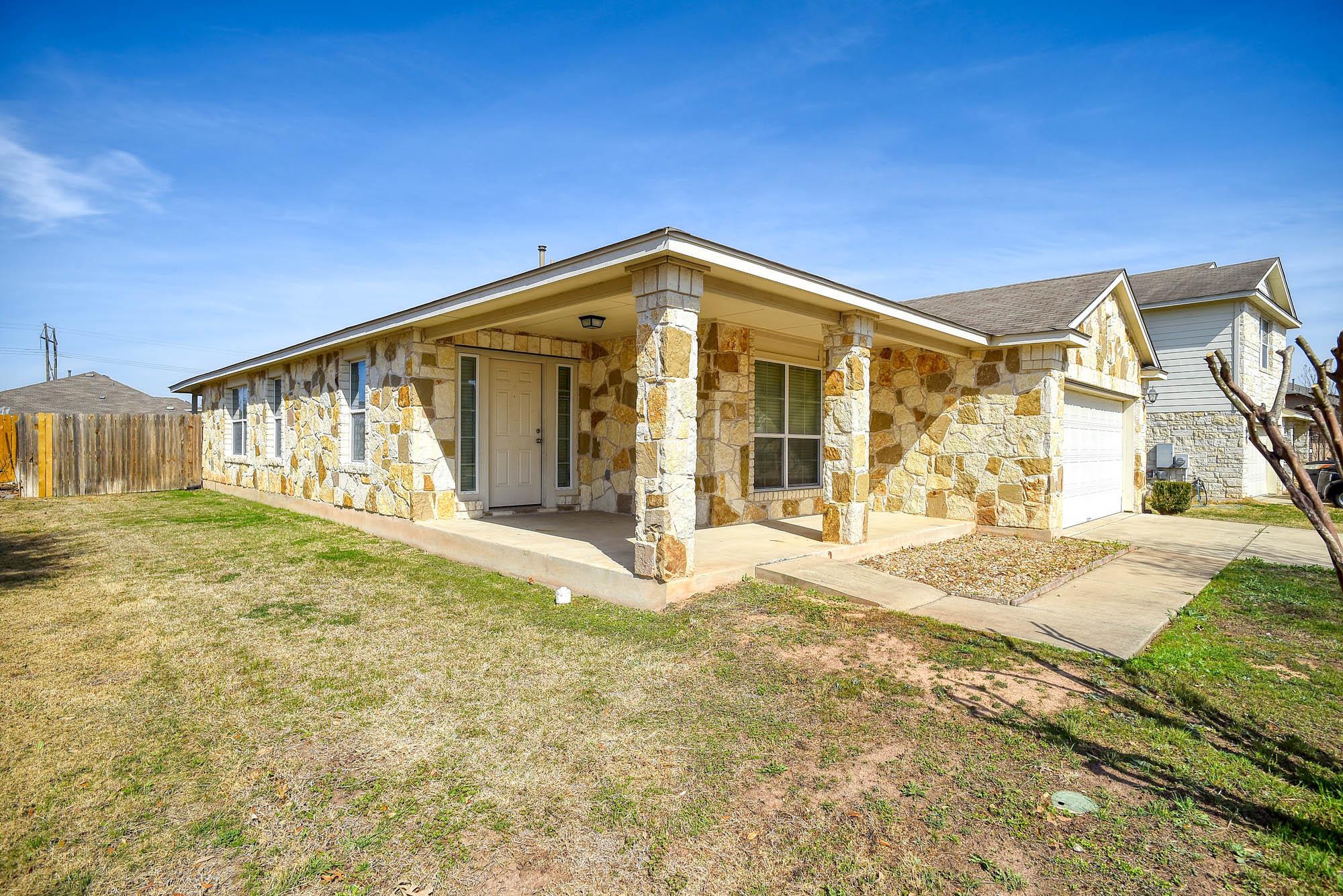 319 Wild Cat Dr, Bastrop, TX 78602