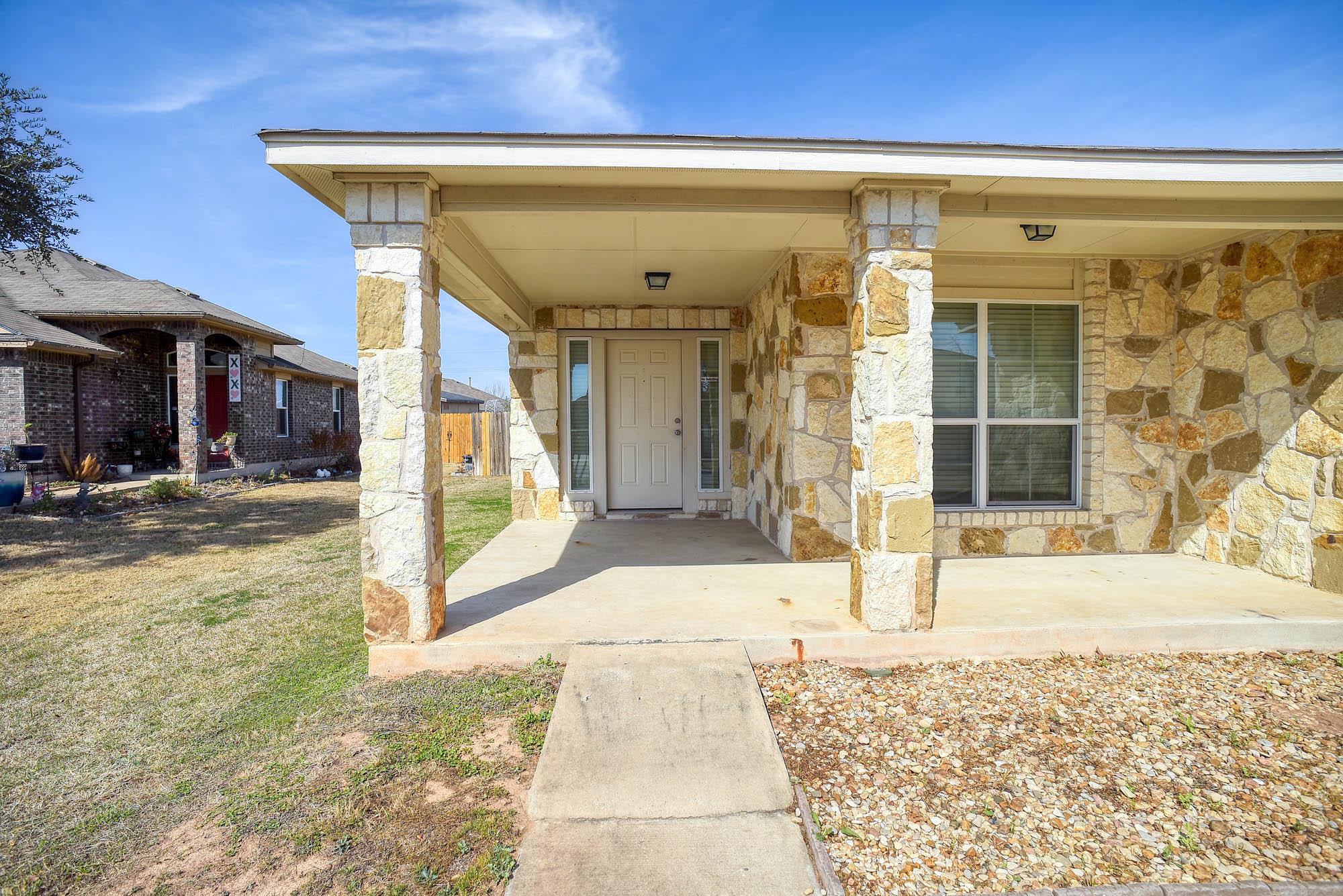 319 Wild Cat Dr, Bastrop, TX 78602