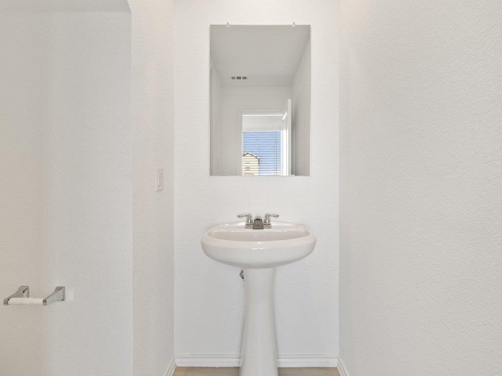 539 Commander Abbott Dr, Jarrell, TX 76537