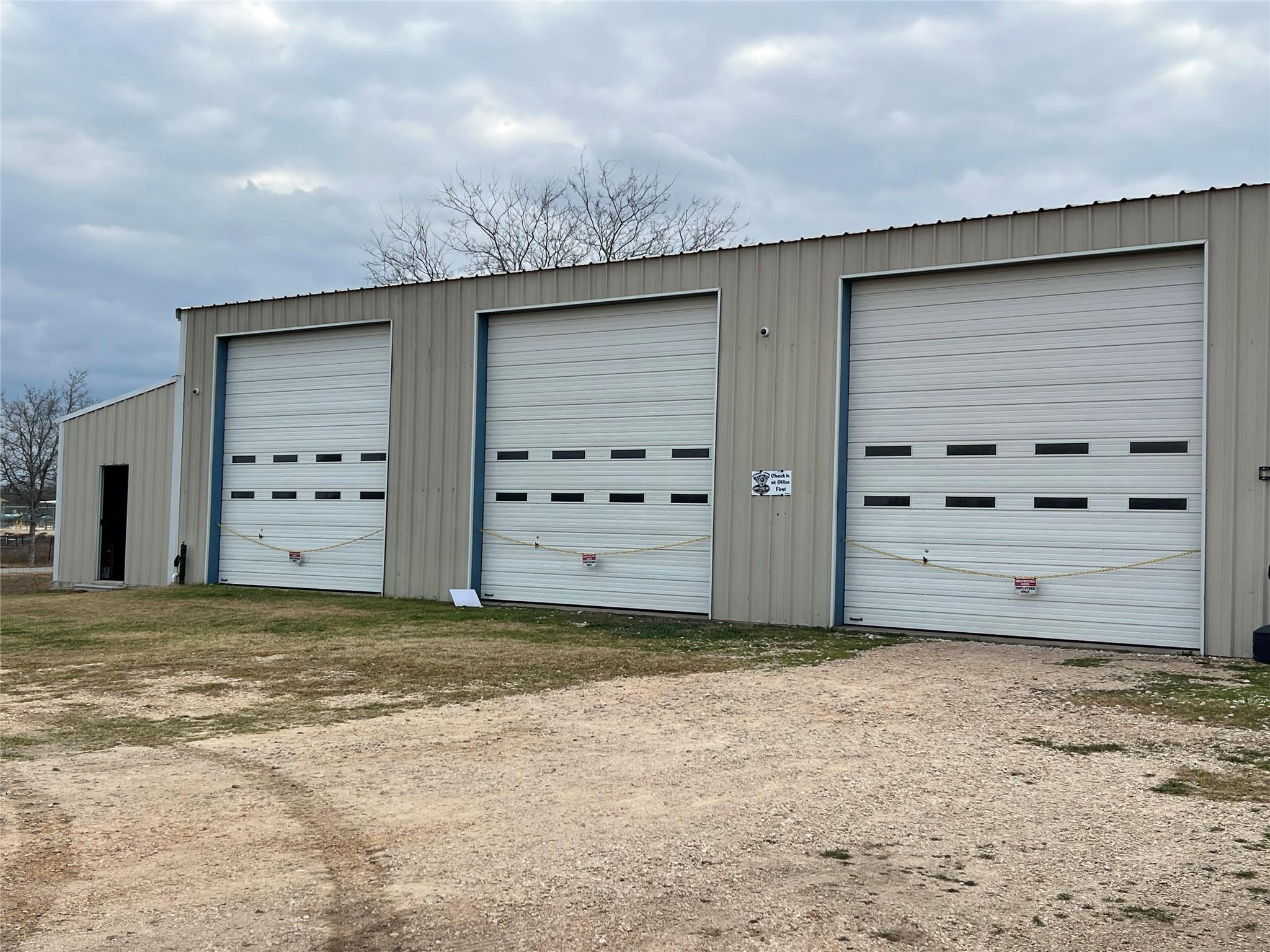 1516 Old Luling Rd, Lockhart, TX 78644