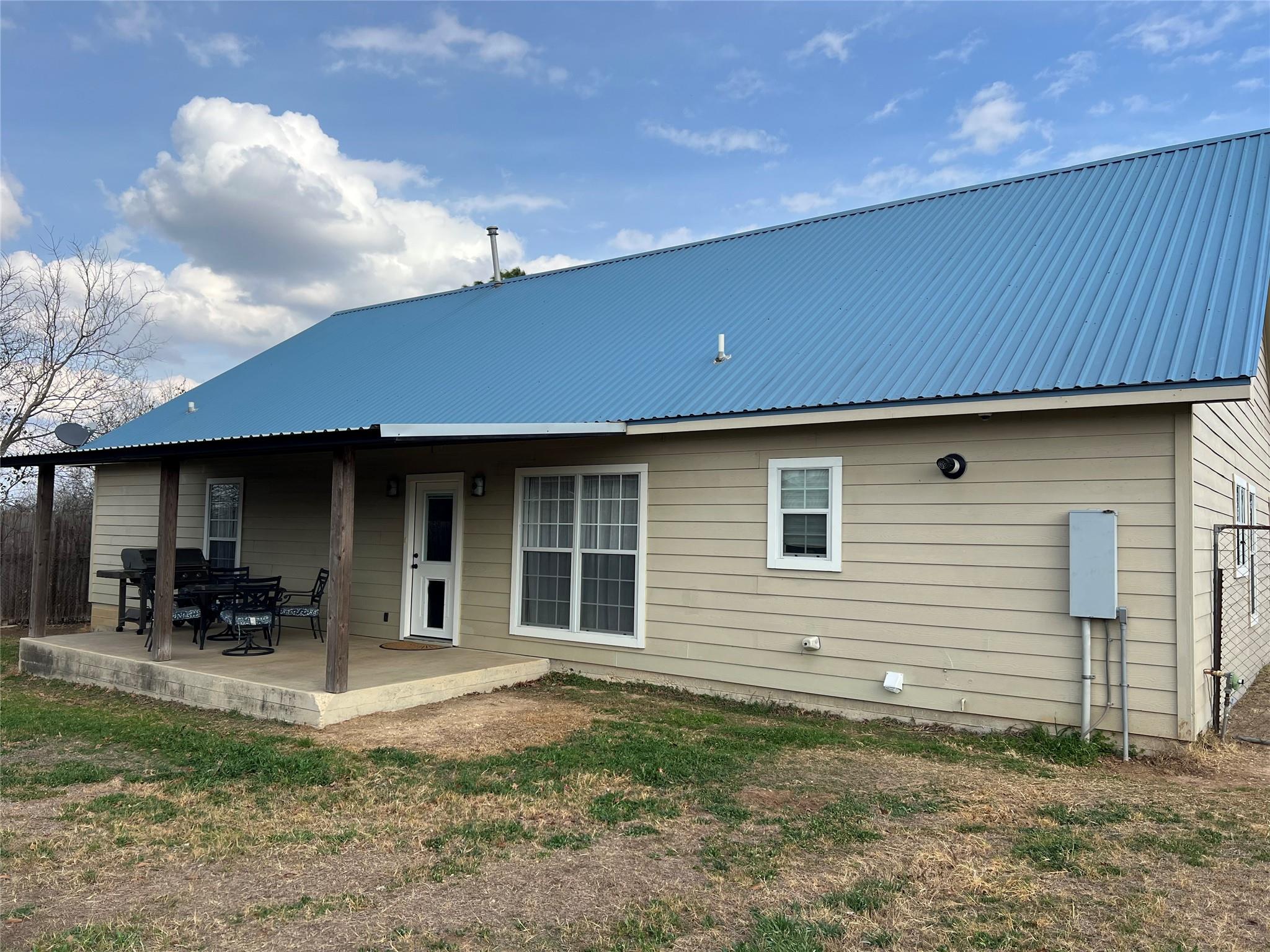 1516 Old Luling Rd, Lockhart, TX 78644