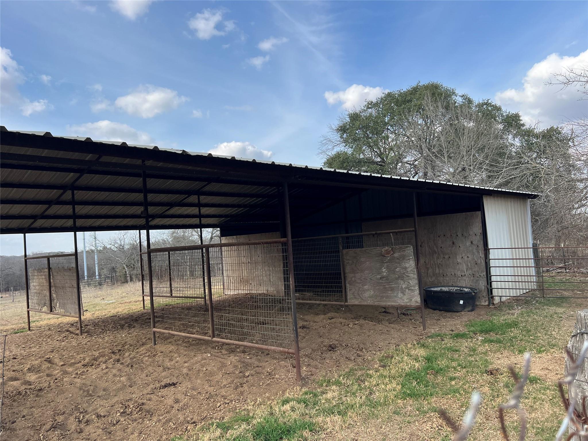 1516 Old Luling Rd, Lockhart, TX 78644