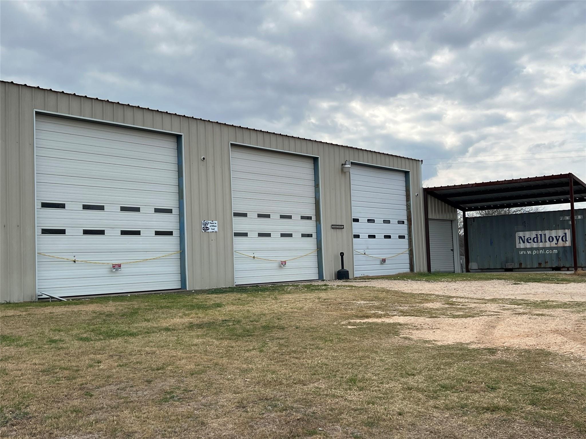 1516 Old Luling Rd, Lockhart, TX 78644