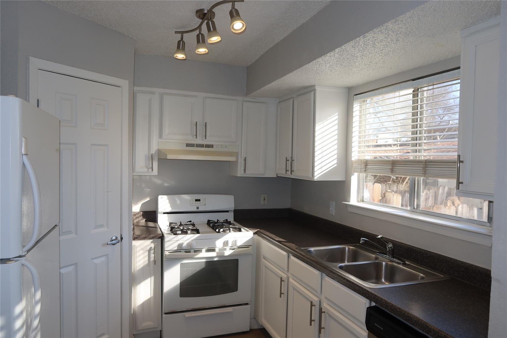 2005 Glen Allen St # 108, Austin, TX 78704