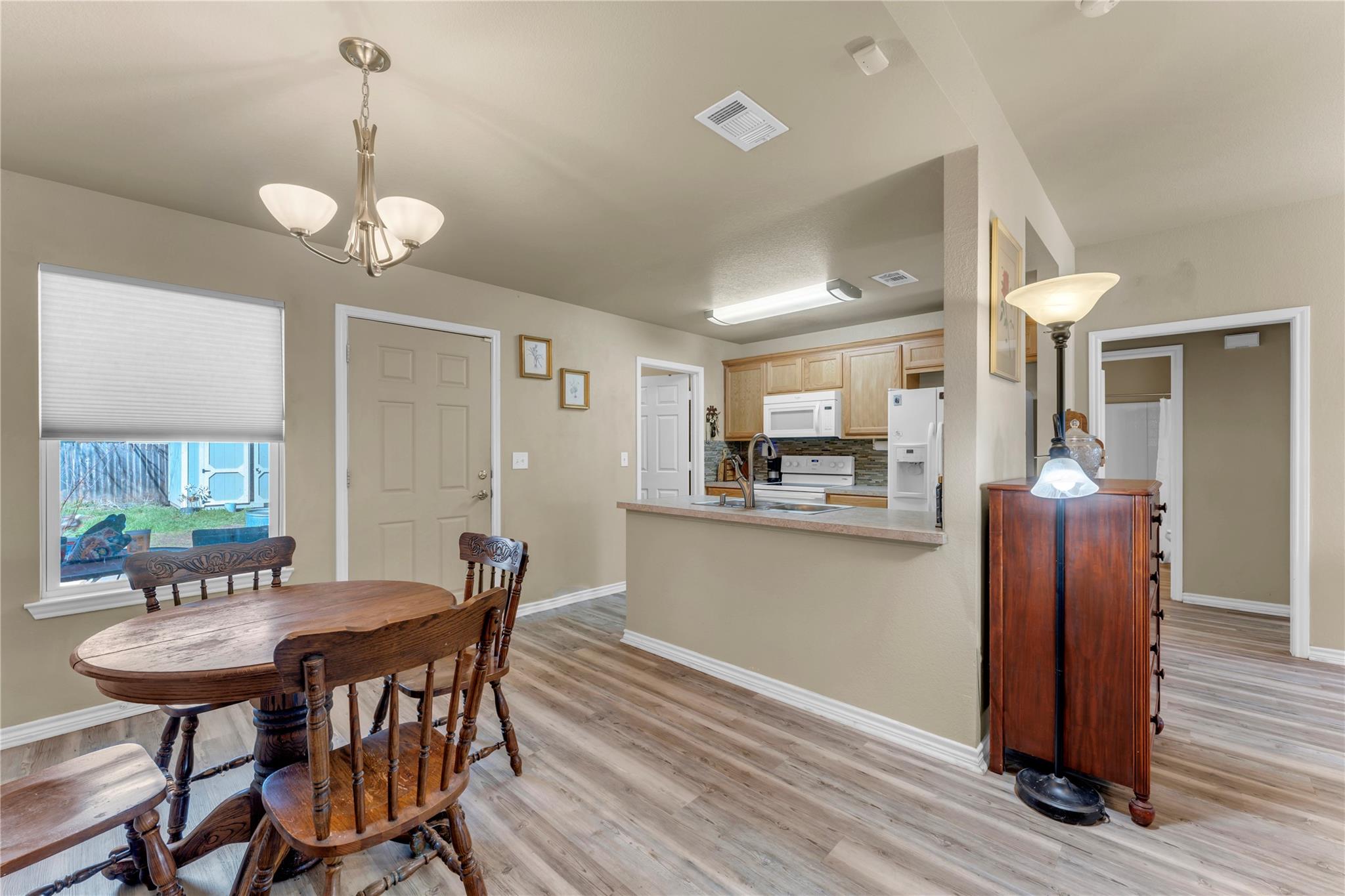 1209 E Avenue F, Lampasas, TX 76550