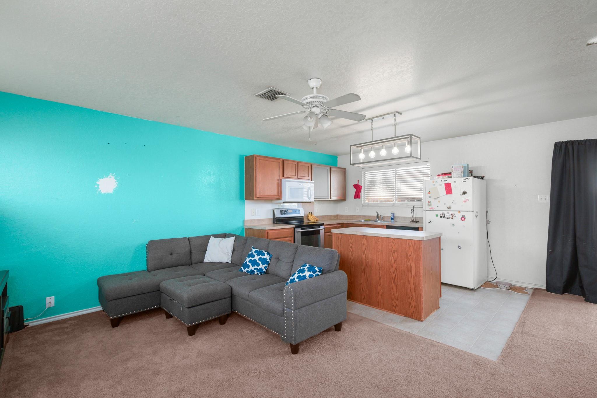 643 Northlake Dr, New Braunfels, TX 78130