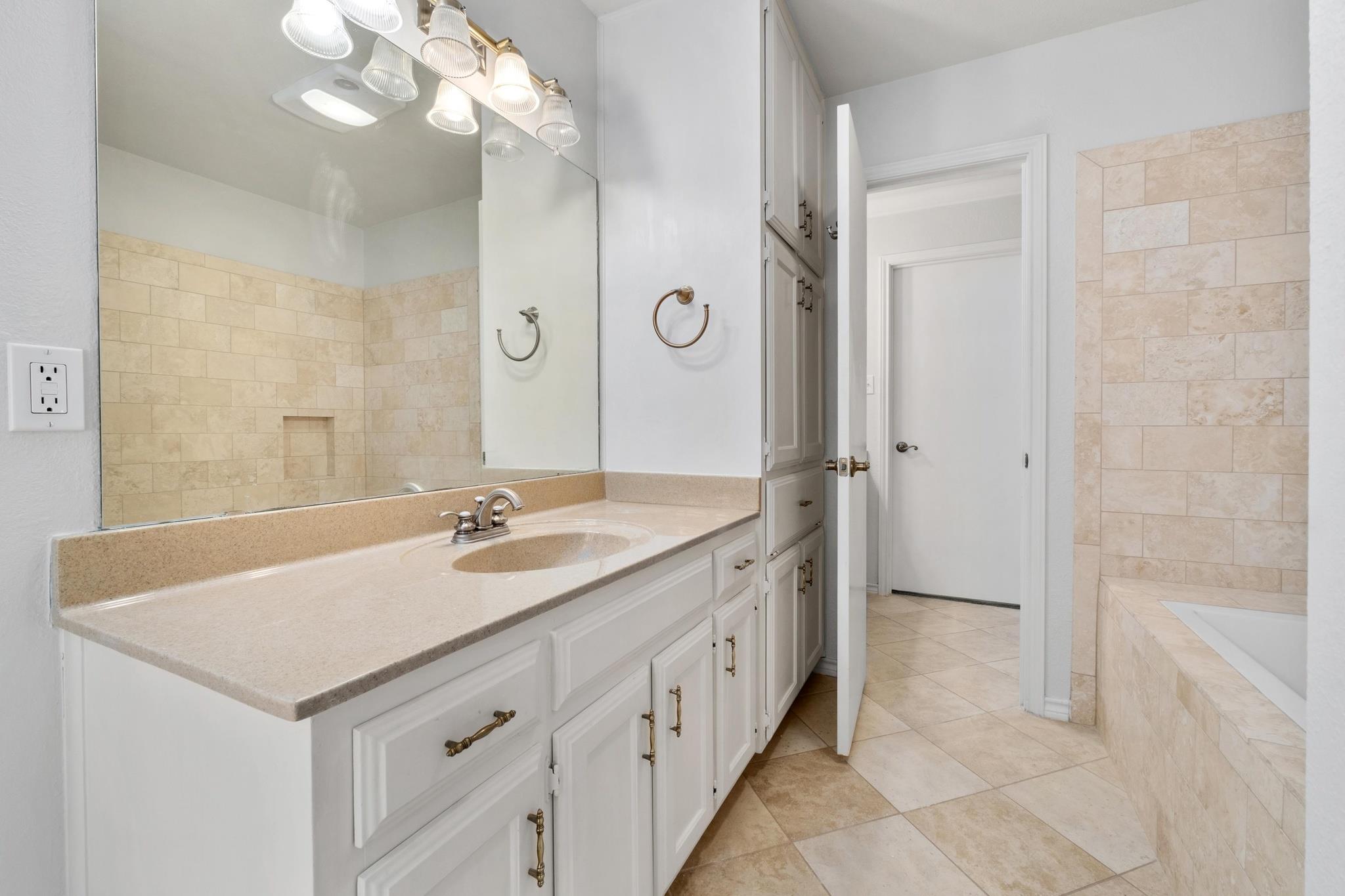 5803 Sandalwood Holw, Austin, TX 78731