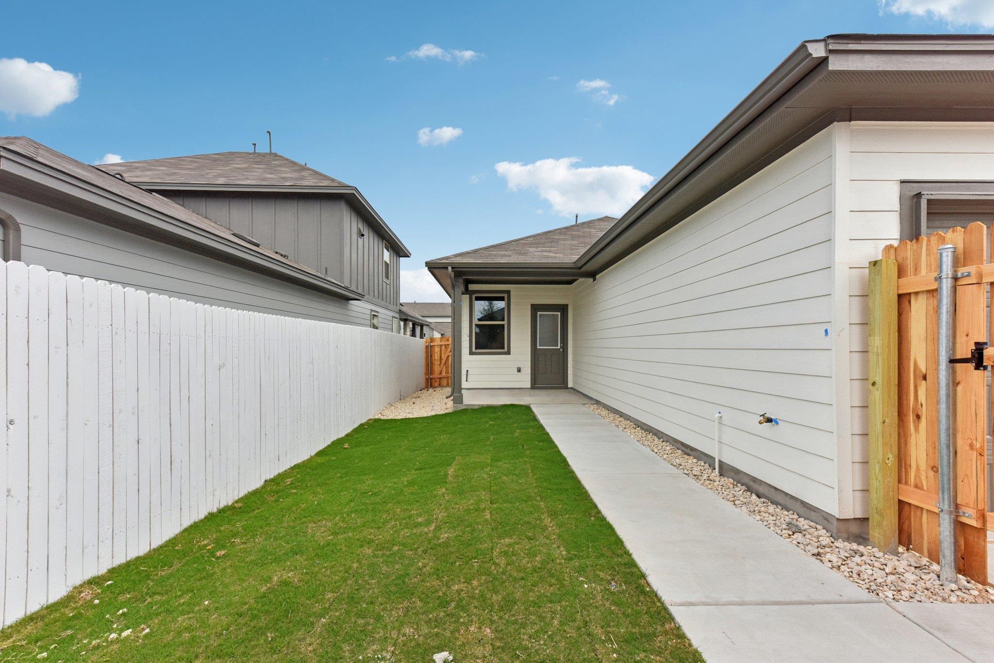 183 Glocken Ln, Kyle, TX 78640