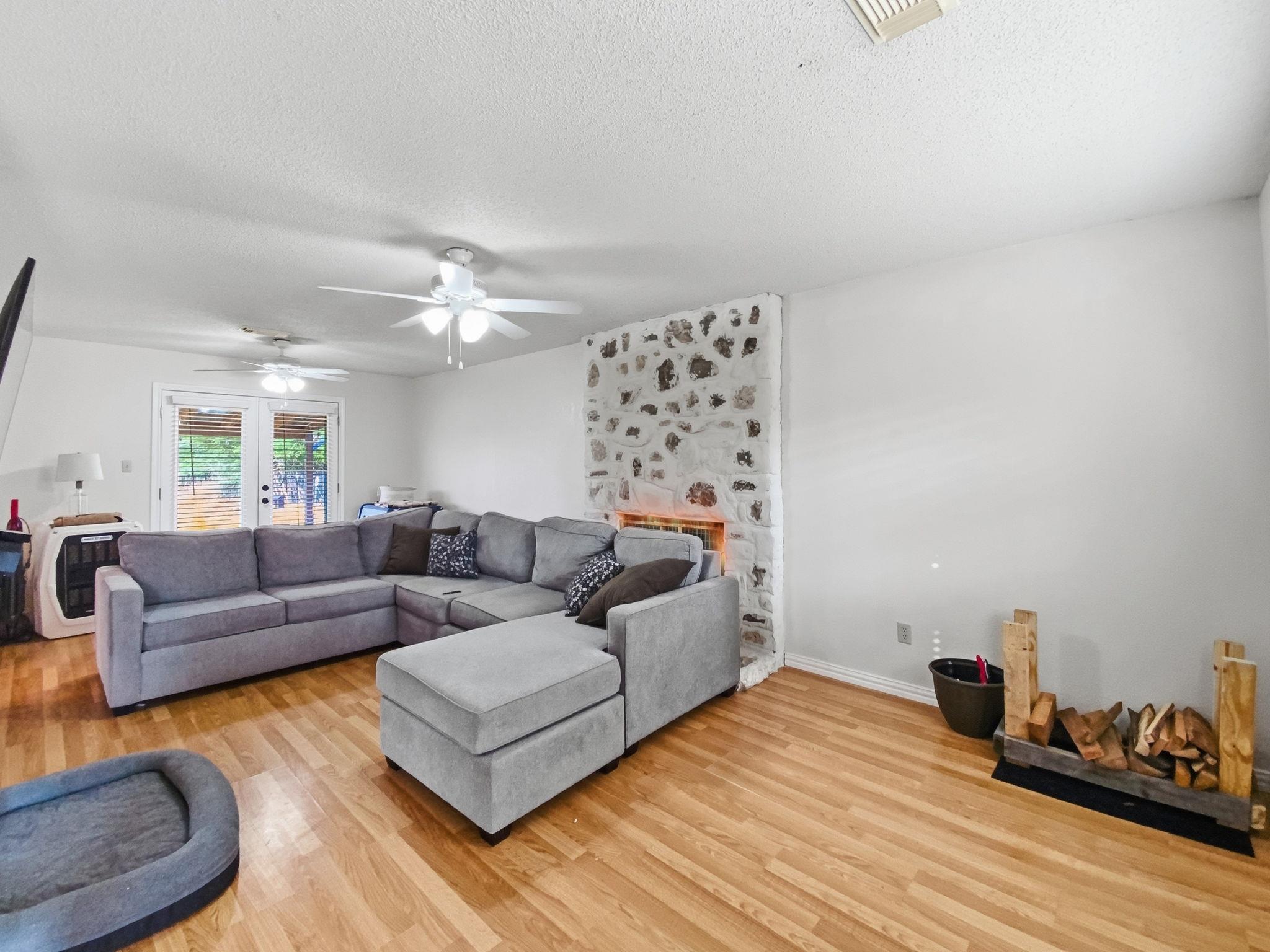 1471 County Road A, Lexington, TX 78947