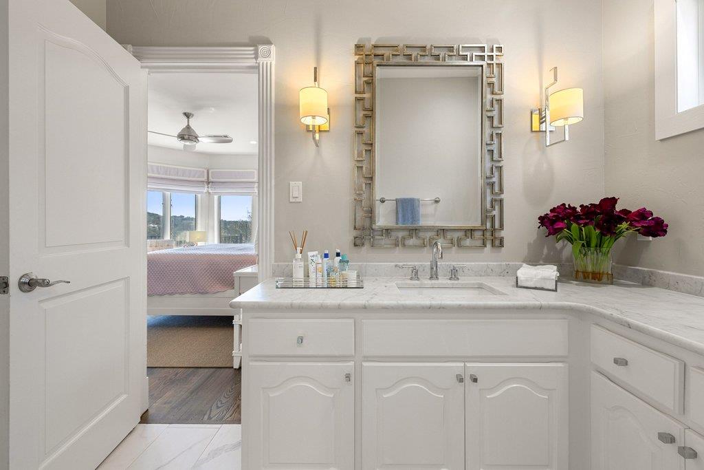 19901 Angel Bay Dr, Spicewood, TX 78669