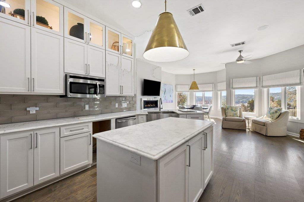 19901 Angel Bay Dr, Spicewood, TX 78669