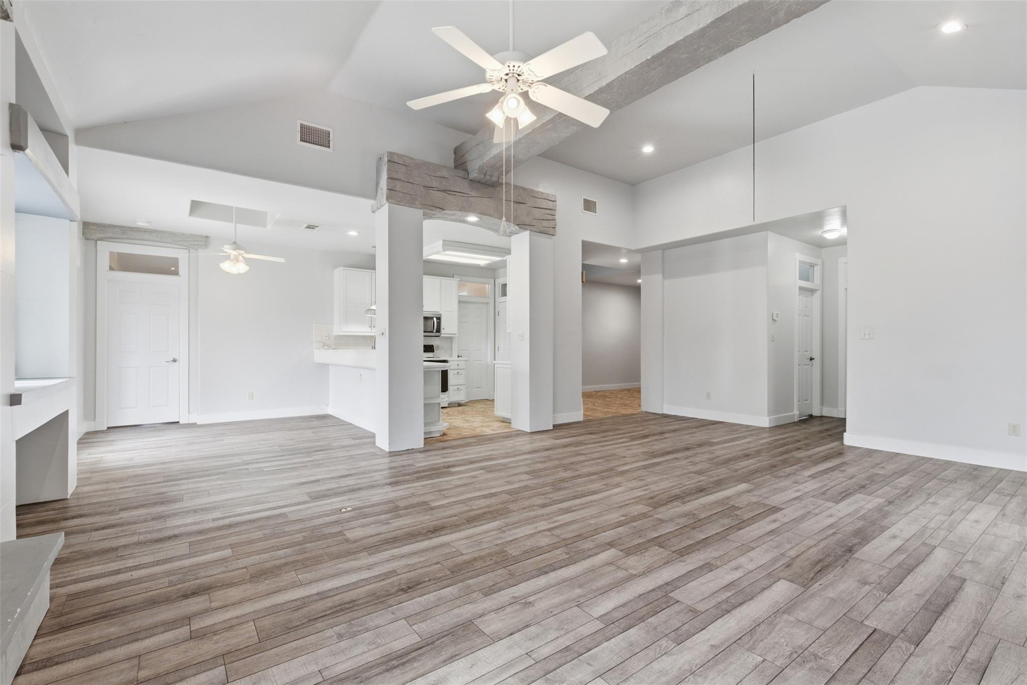 307 Pin Oak Ct, Mountain City, TX 78610