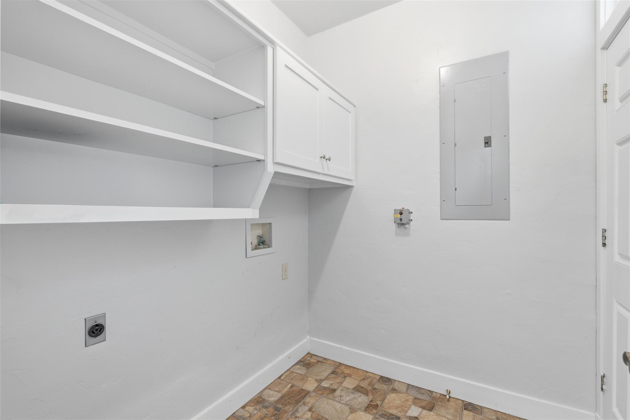 307 Pin Oak Ct, Mountain City, TX 78610