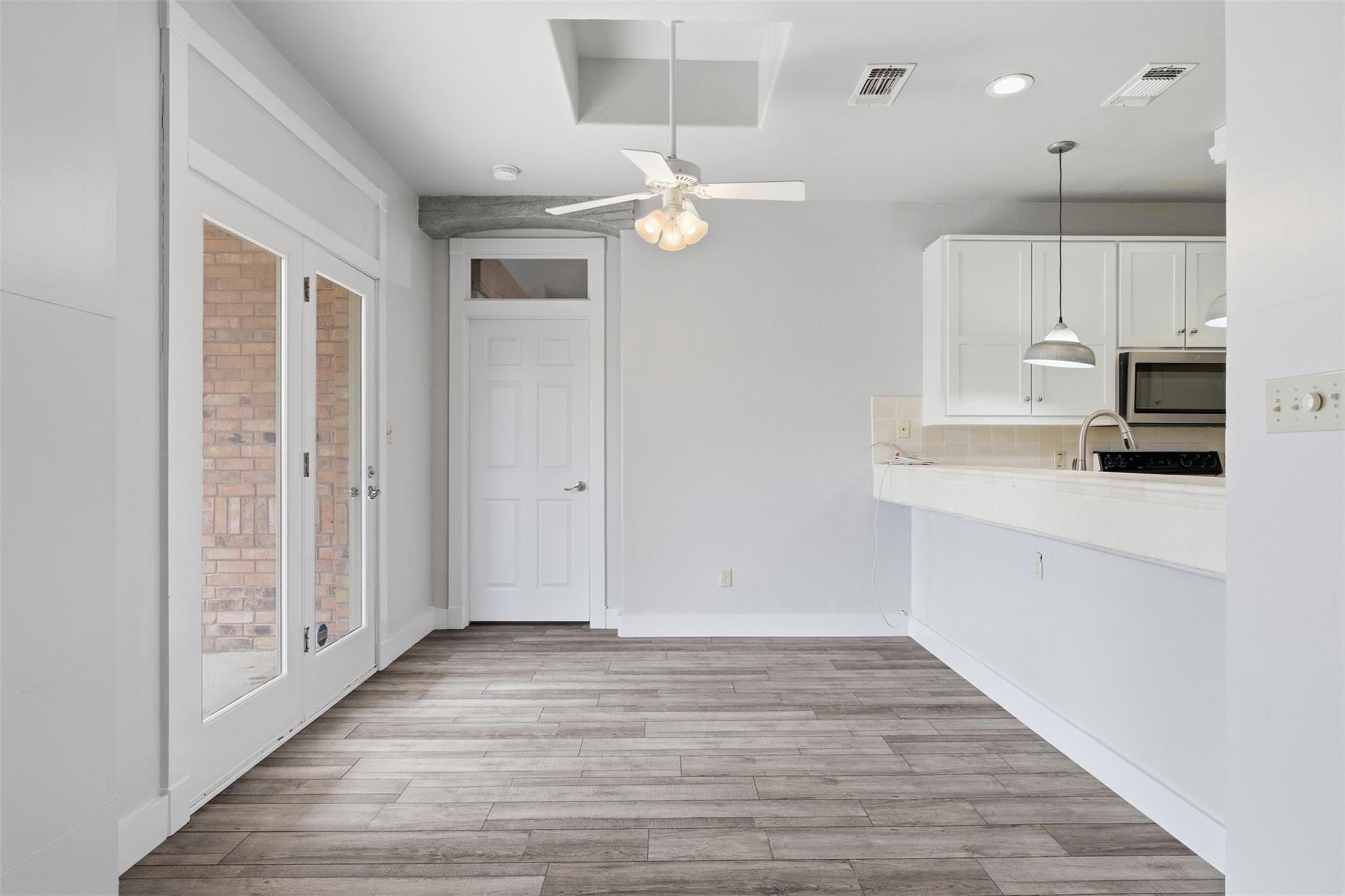 307 Pin Oak Ct, Mountain City, TX 78610